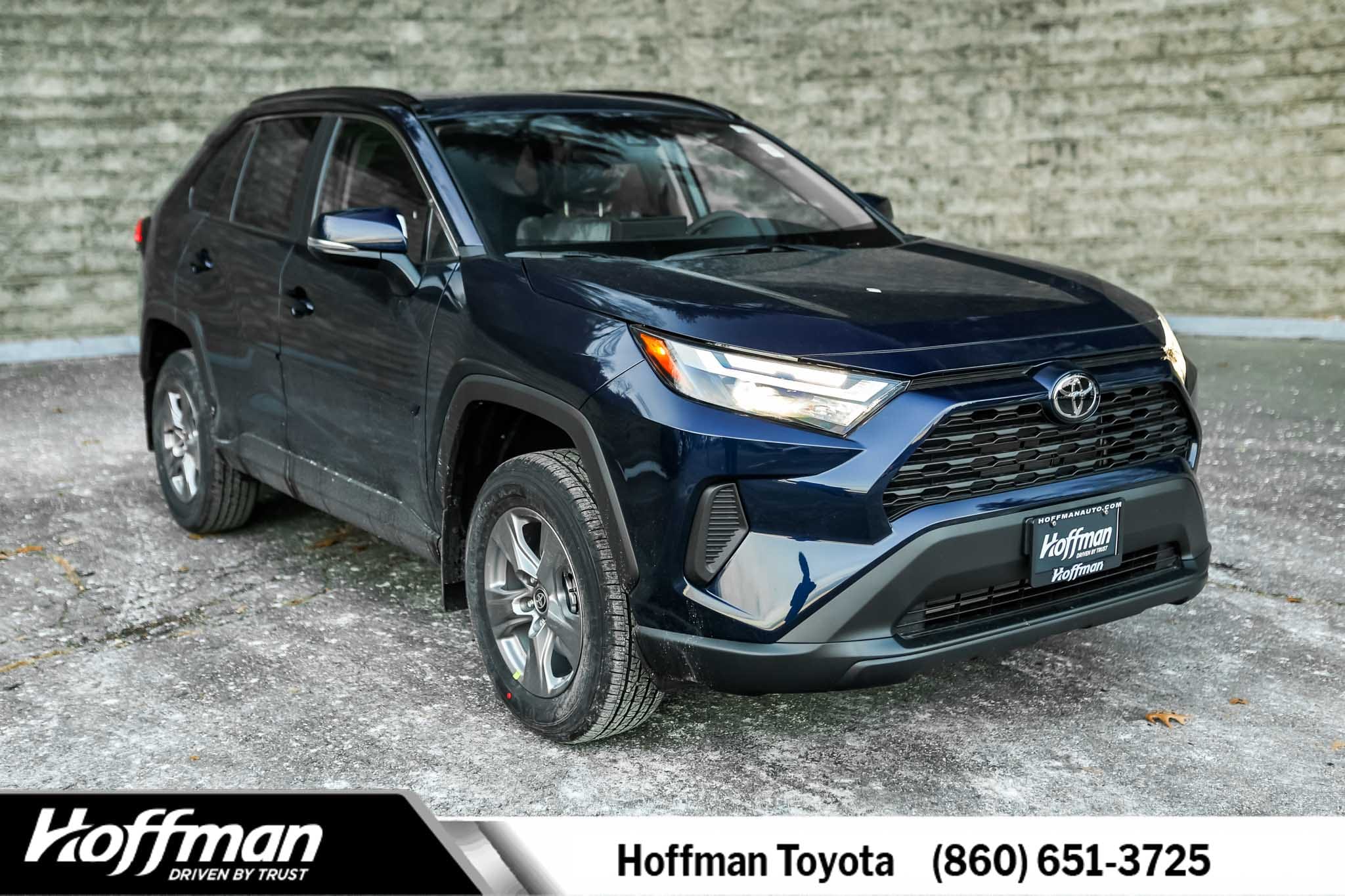 2025 Toyota RAV4 XLE's photo