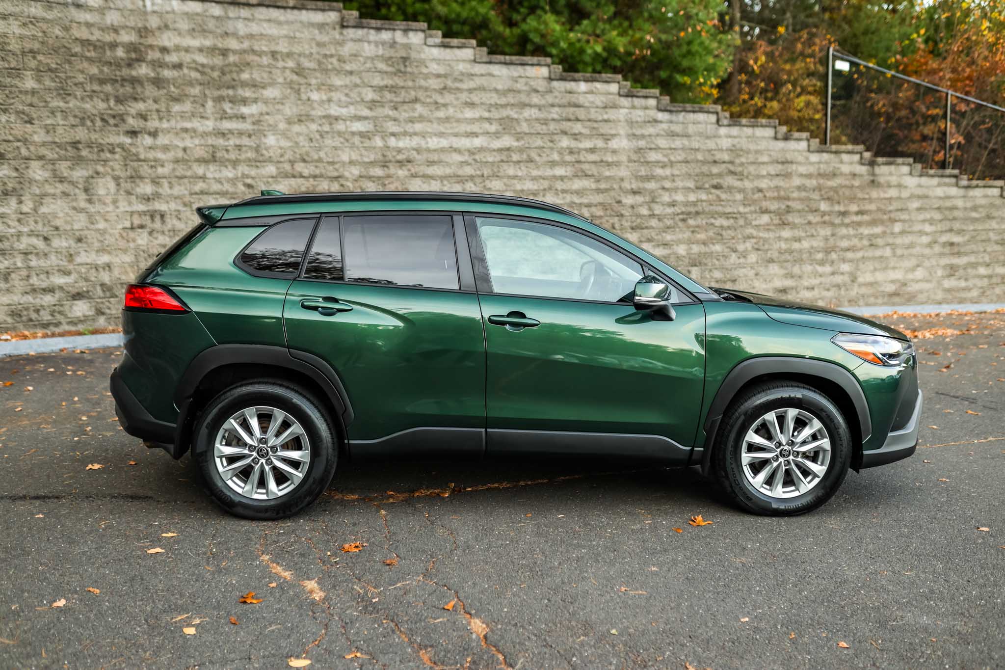 2022 Toyota Corolla Cross LE photo 2