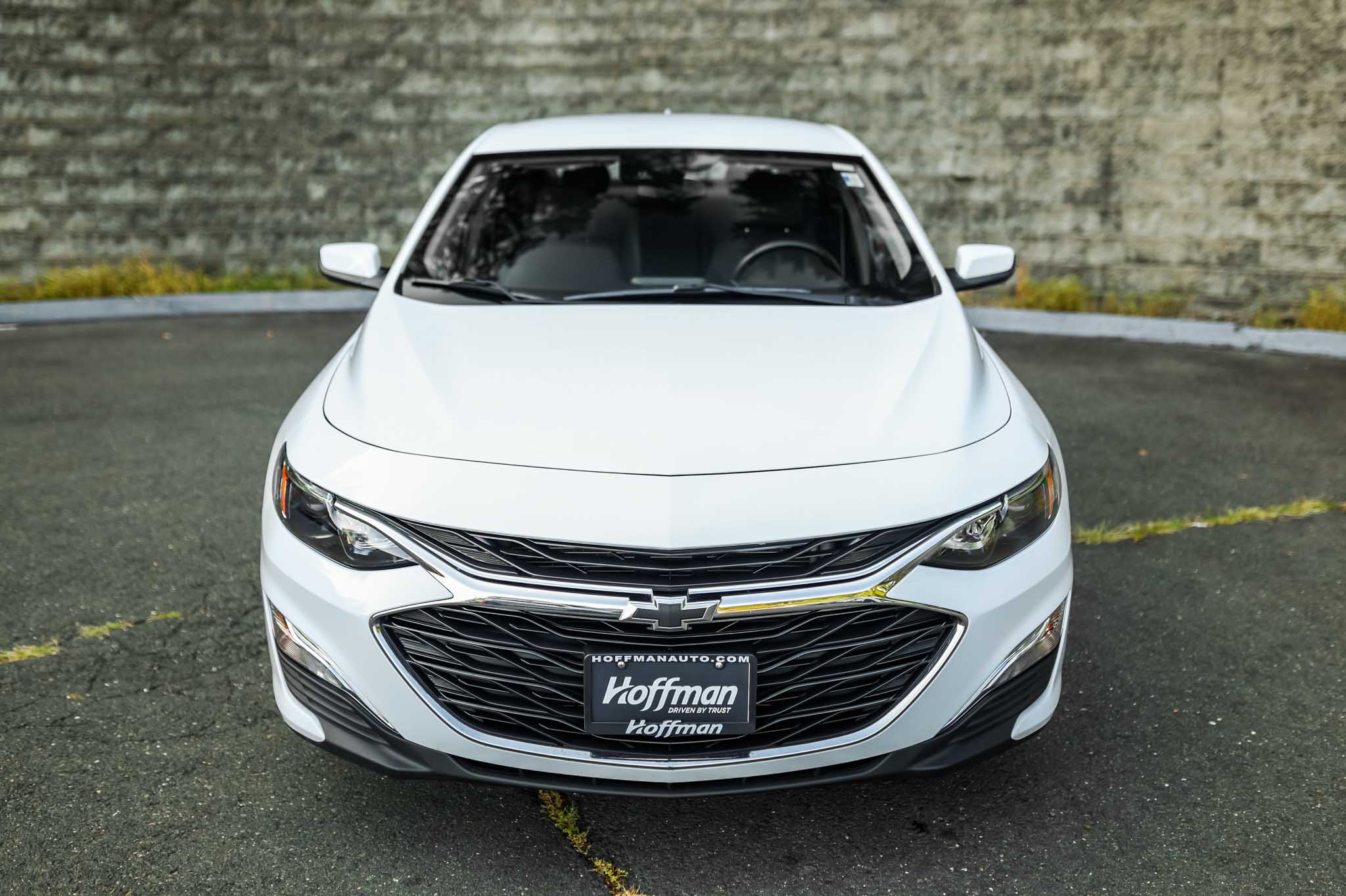 2025 Chevrolet Malibu RS photo 2