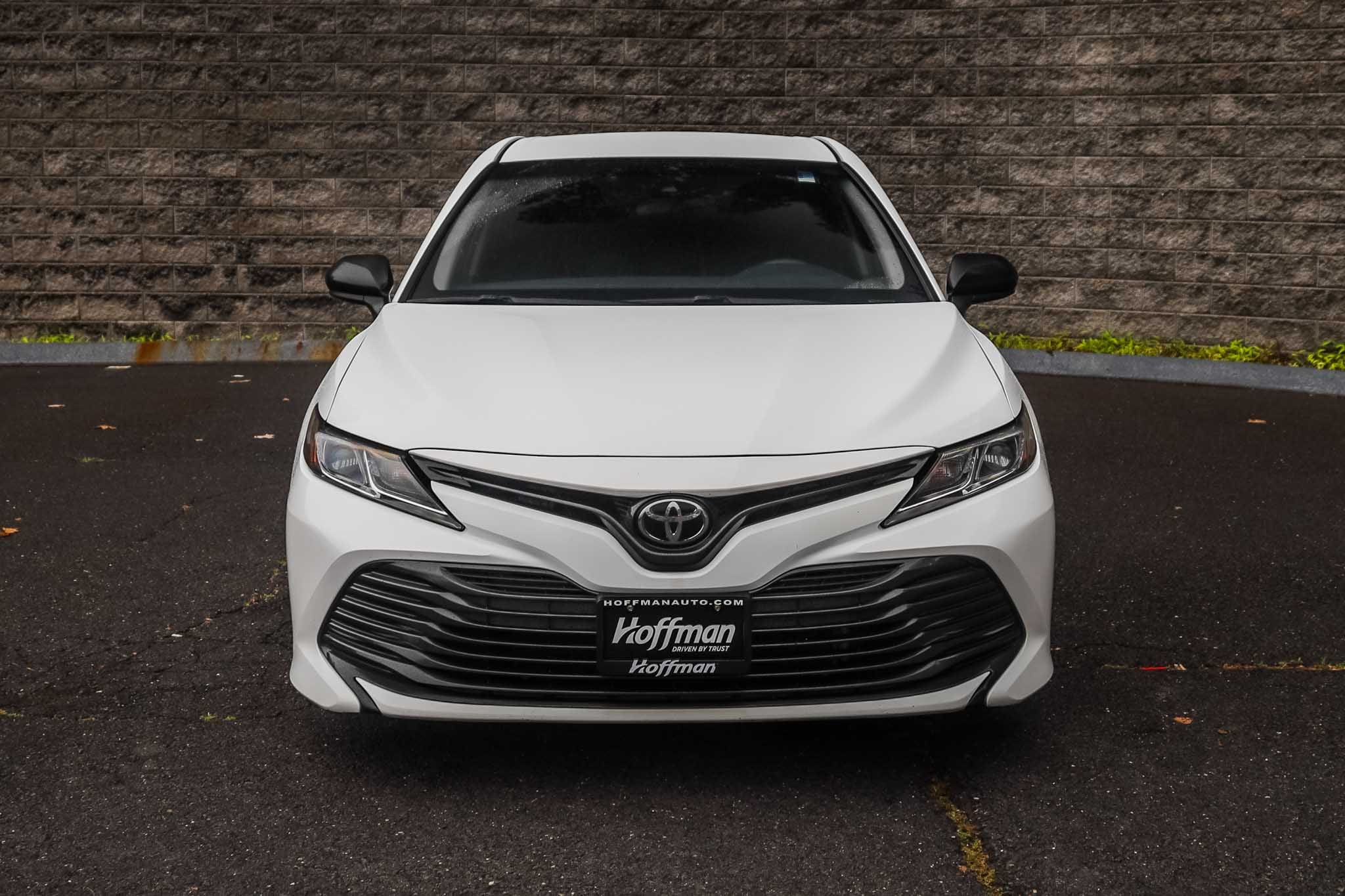 Used 2018 Toyota Camry LE with VIN 4T1B11HK4JU580666 for sale in Simsbury, CT