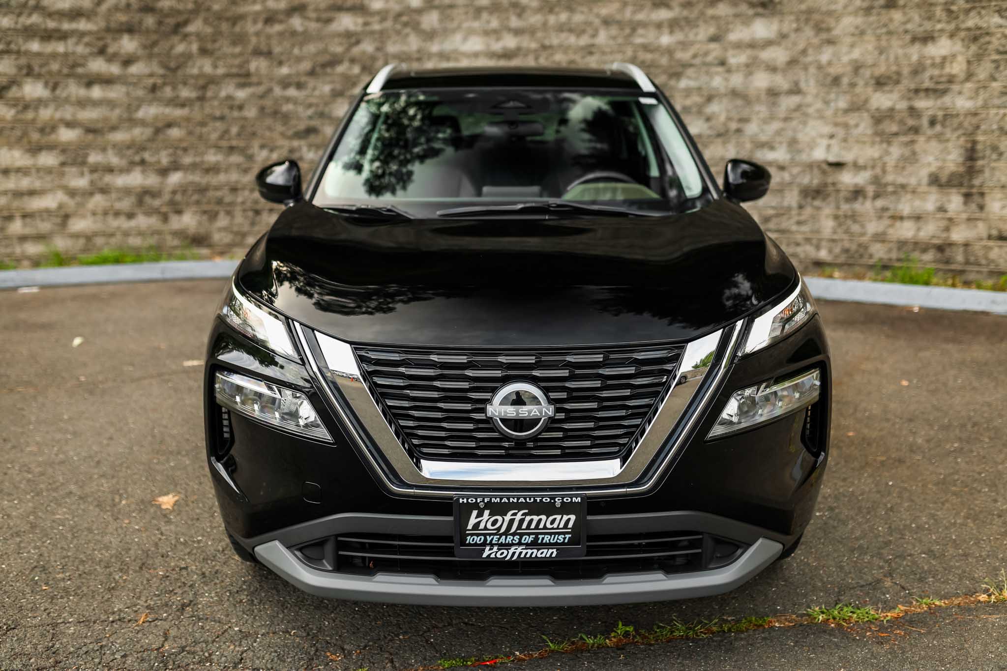 2023 Nissan Rogue SV photo 2