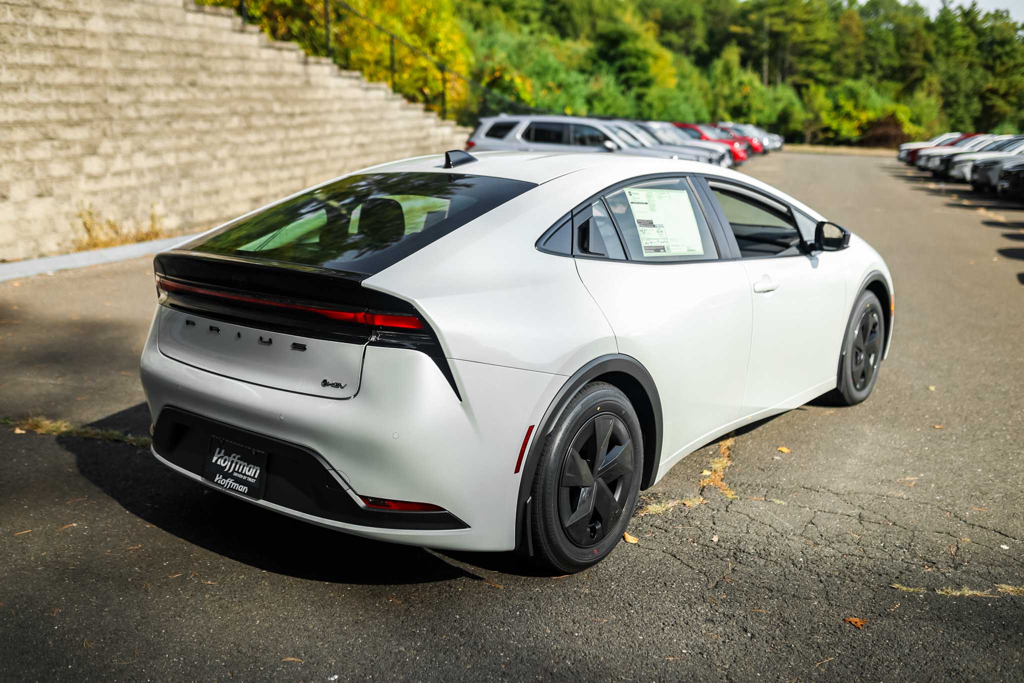 2026 Toyota Prius LE photo 3
