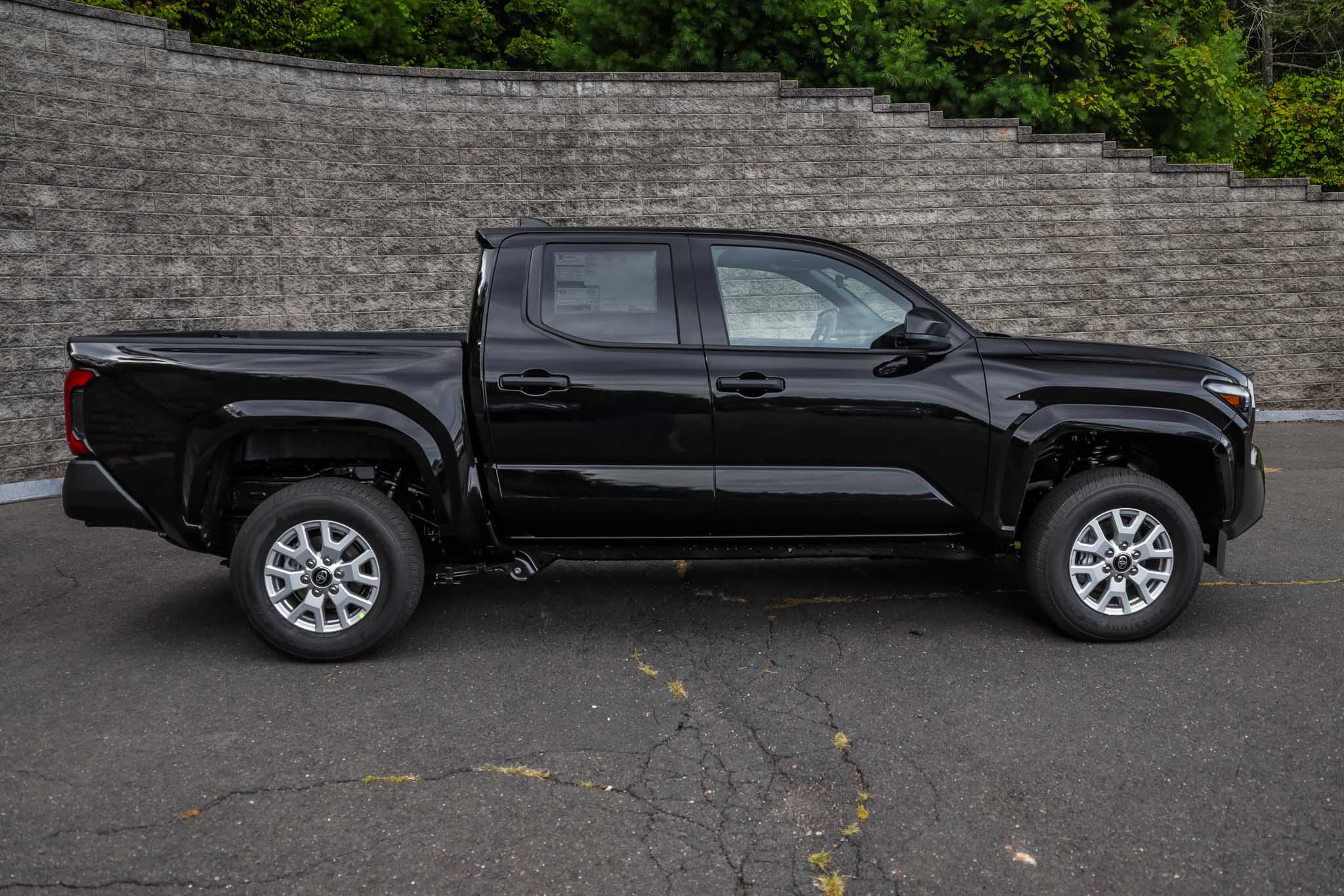 2025 Toyota Tacoma SR 4x4 Double Cab photo 2