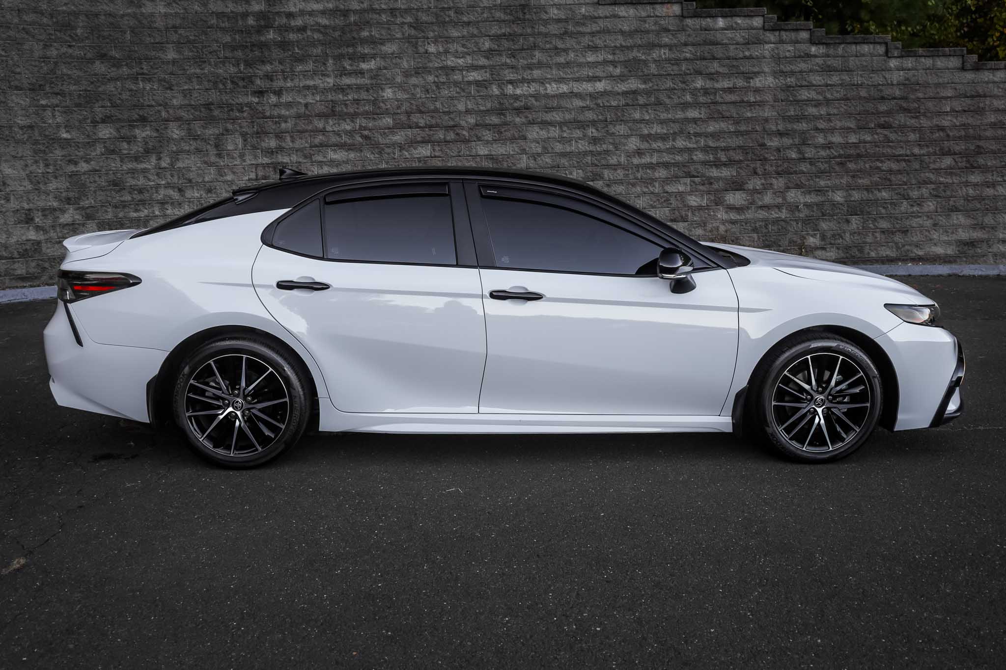 2023 Toyota Camry SE photo 3