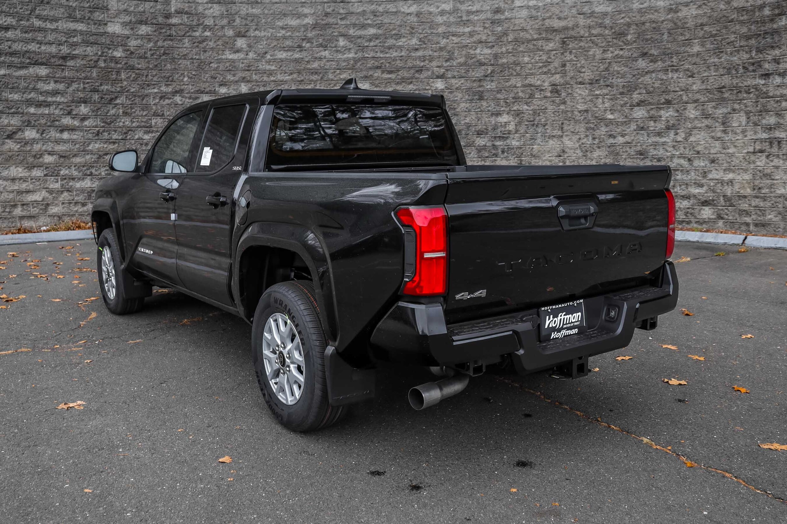 2025 Toyota Tacoma SR5 4x4 Double Cab photo 3