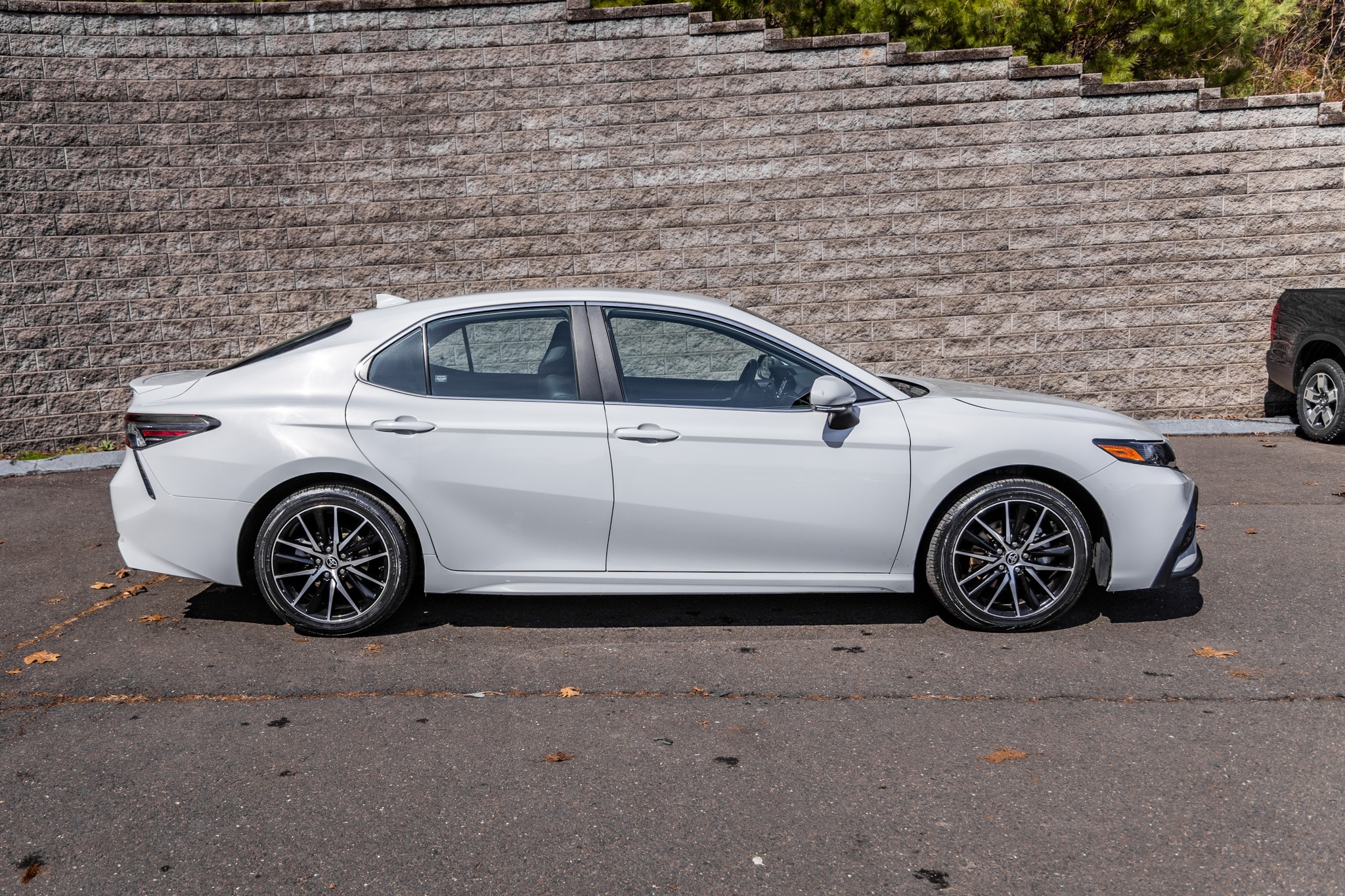 View vehicle photo 4