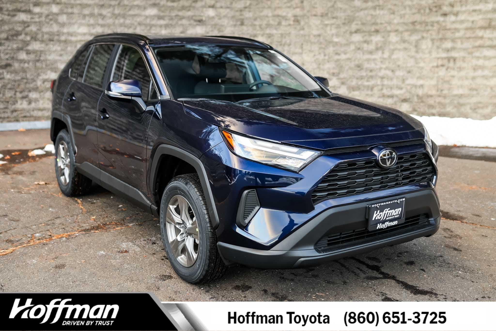 2025 Toyota RAV4 XLE's photo