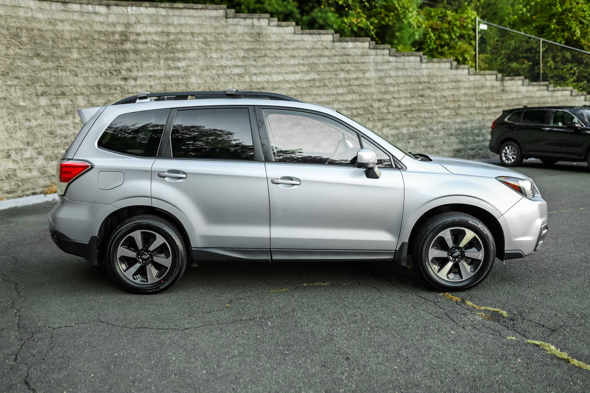 2017 Subaru Forester 2.5i Premium photo 3