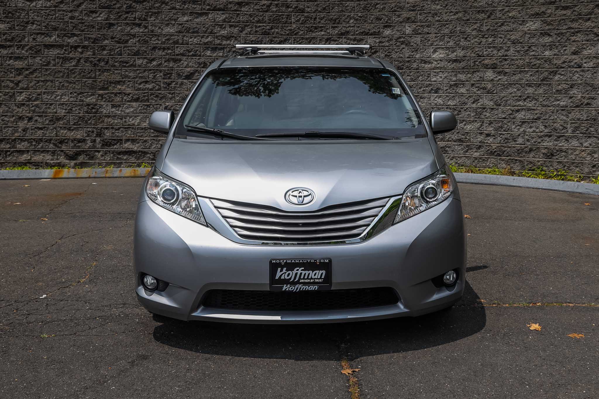 Certified 2017 Toyota Sienna XLE with VIN 5TDDZ3DC2HS172715 for sale in Simsbury, CT