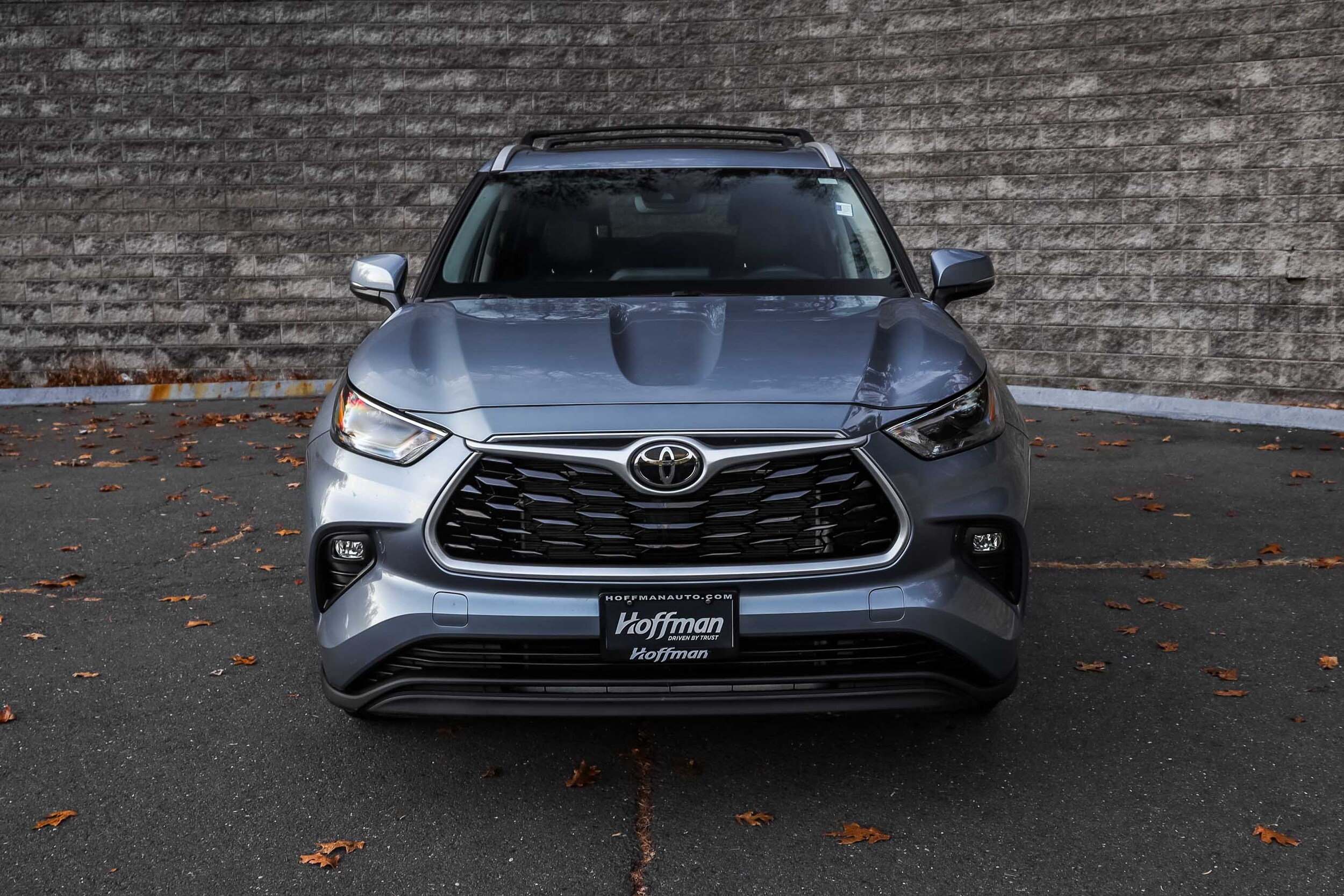 2023 Toyota Highlander XLE photo 2