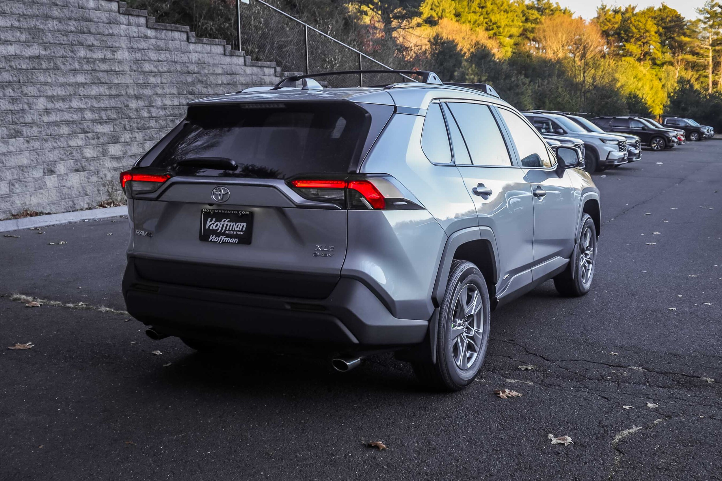 2025 Toyota RAV4 Hybrid XLE photo 2