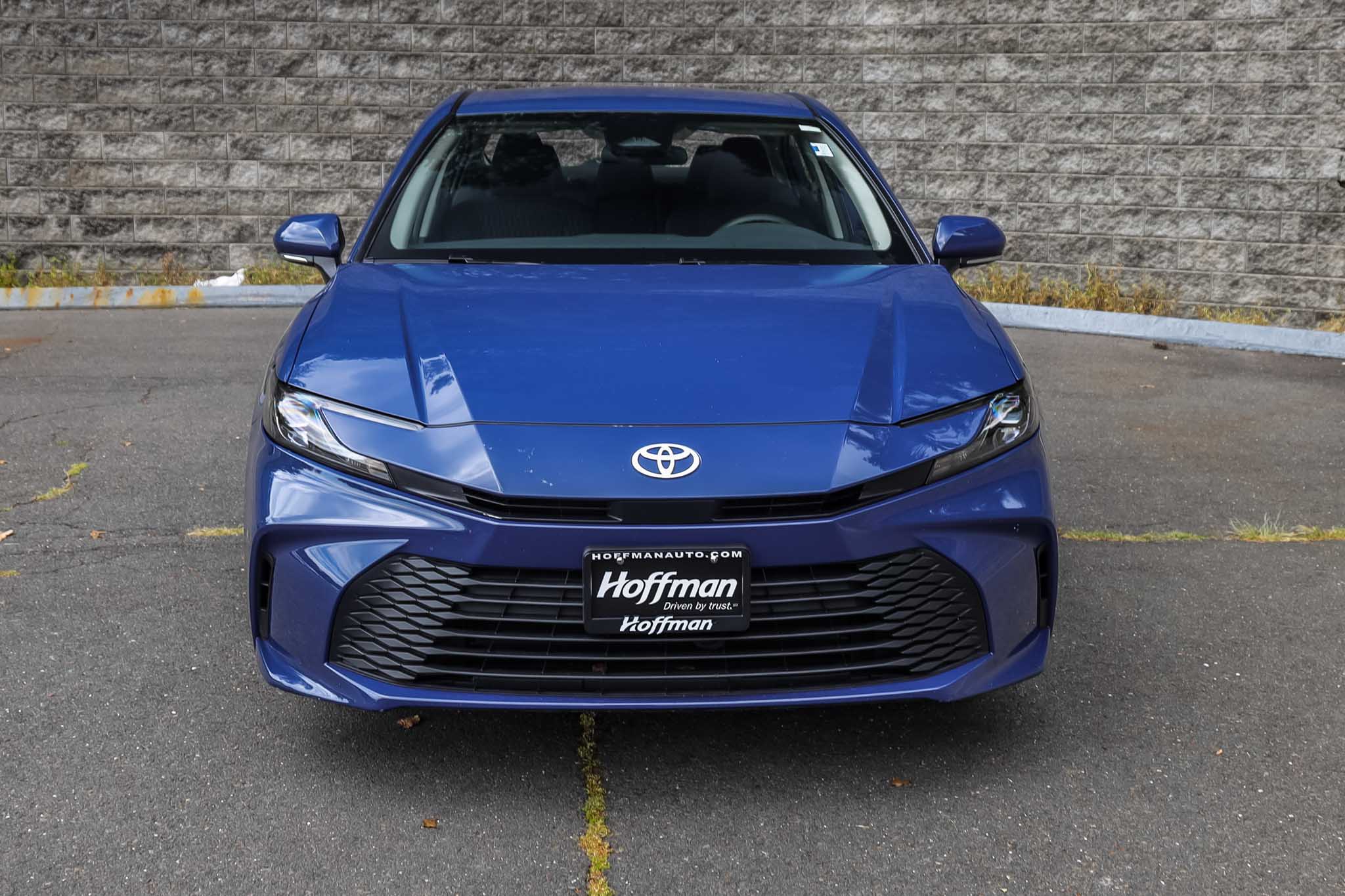2025 Toyota Camry LE photo 3