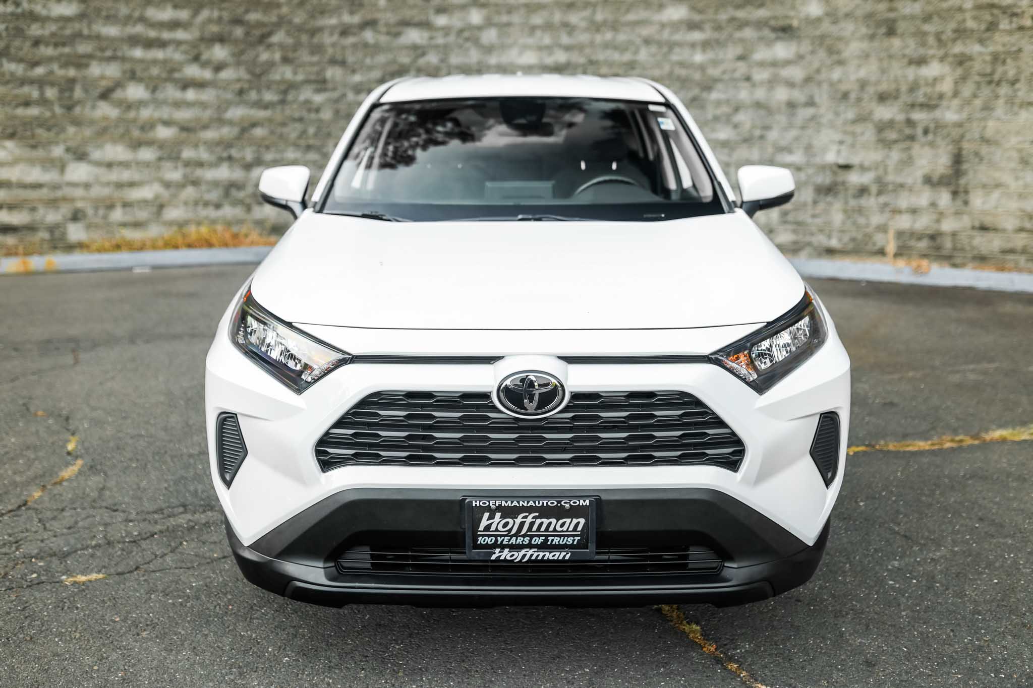 2022 Toyota RAV4 LE photo 3