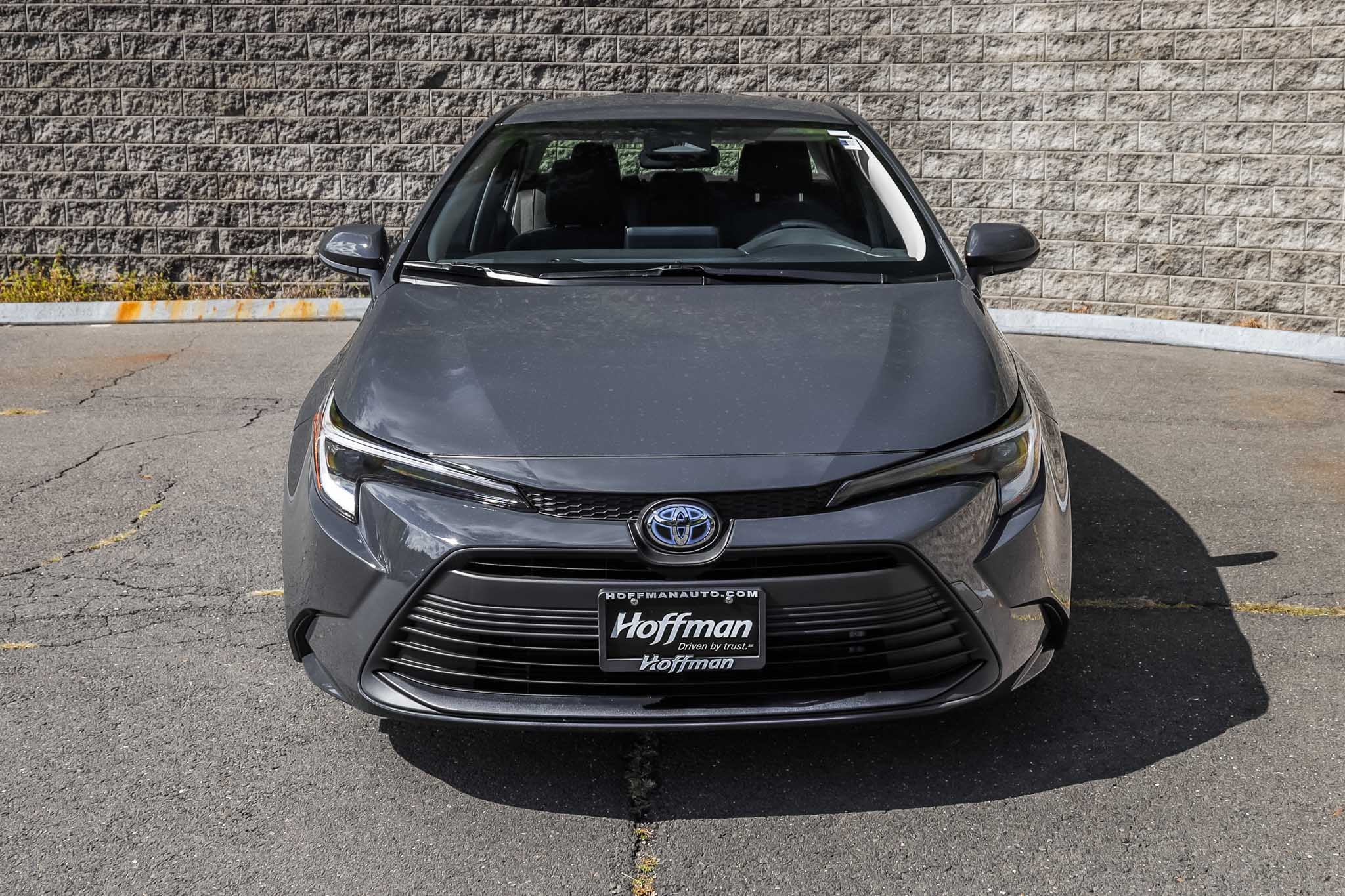 2025 Toyota Corolla Hybrid LE photo 2
