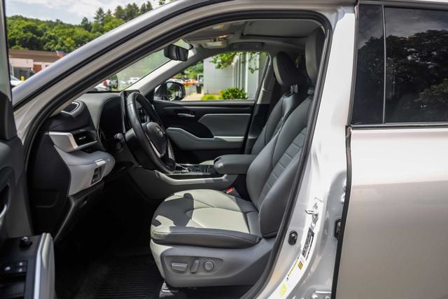 Used 2022 Toyota Highlander XLE SUV near Hartford | SX309869A