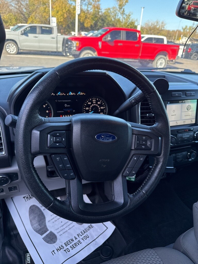 2015 Ford F-150 XLT photo 2