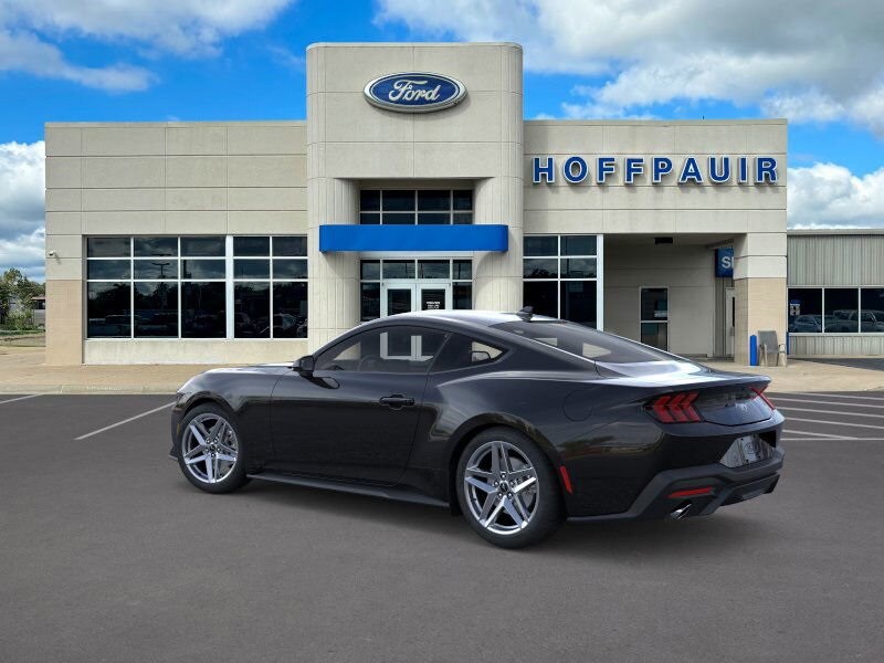 2025 Ford Mustang photo 4