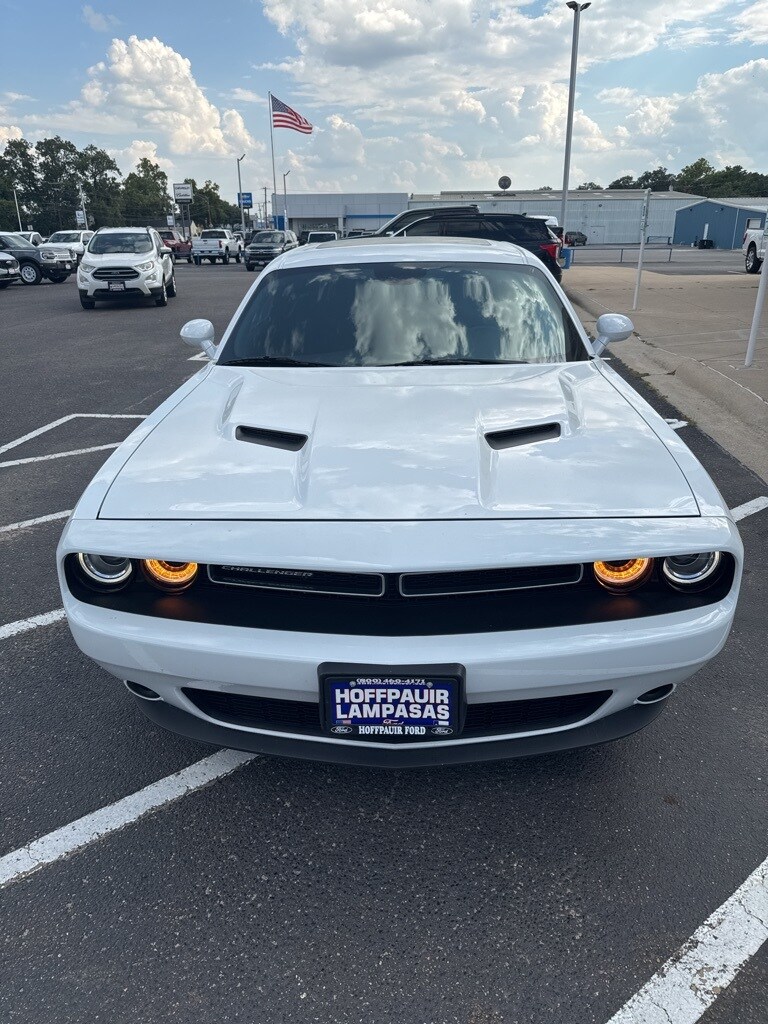2023 Dodge Challenger SXT photo 4