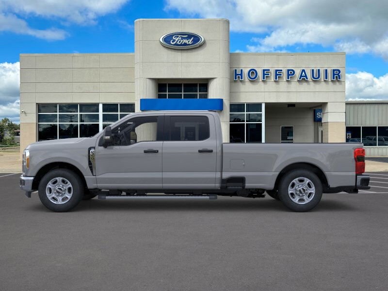 2026 Ford F-350 XLT photo 3