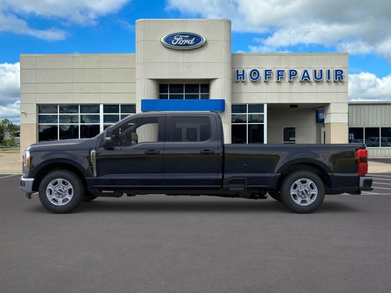 2026 Ford F-250 XLT photo 2