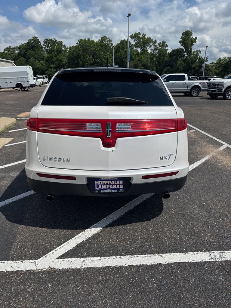 Used 2018 Lincoln MKT Reserve with VIN 2LMHJ5AT0JBL00966 for sale in Lampasas, TX