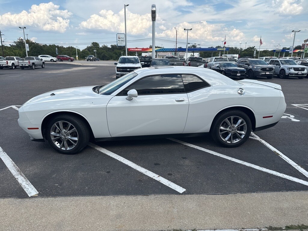 2023 Dodge Challenger SXT photo 3
