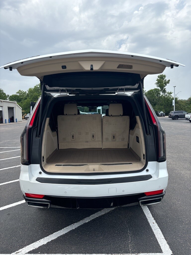 2023 Cadillac Escalade ESV Premium Luxury photo 4