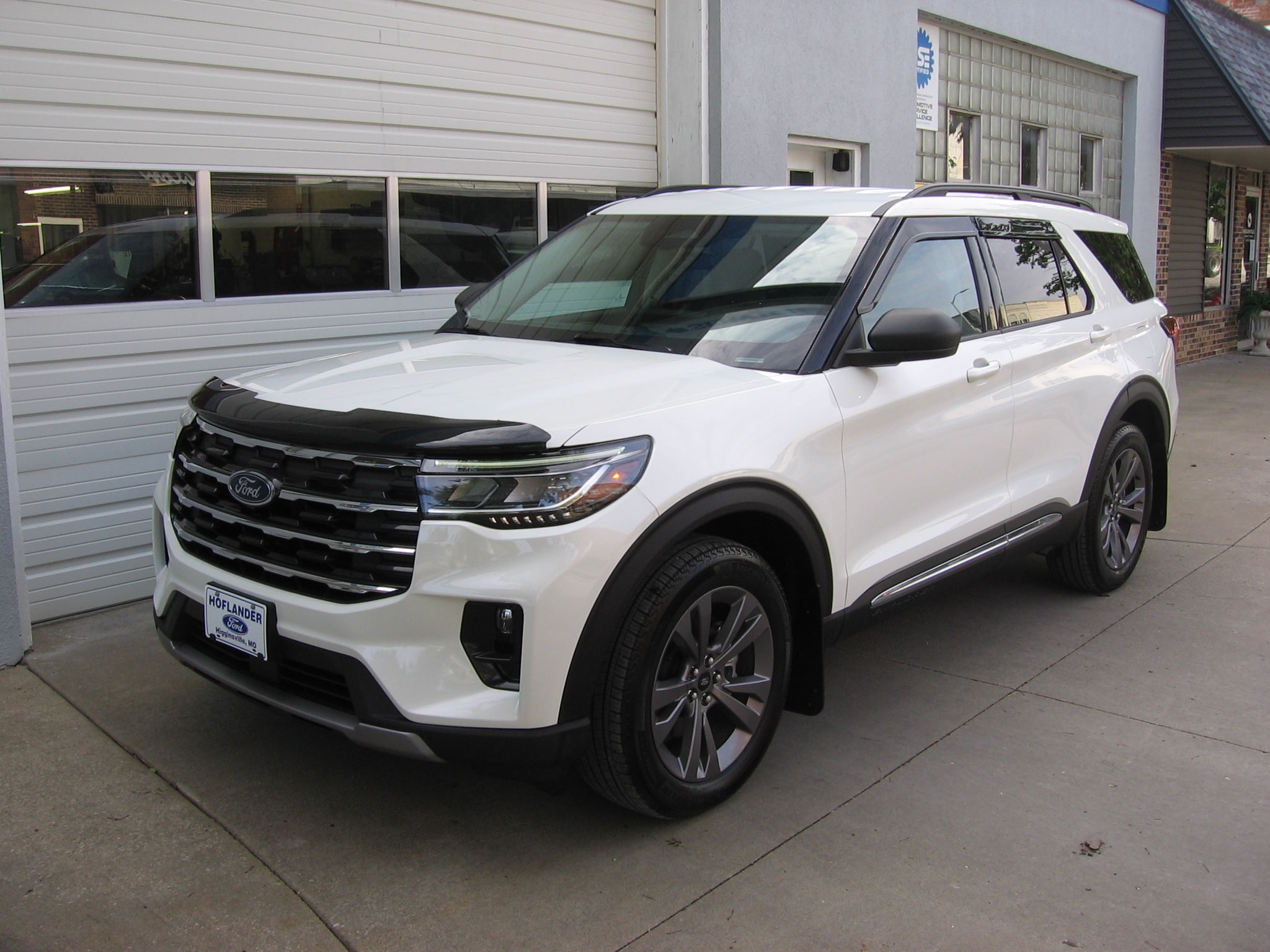 2025 Ford Explorer Active 4WD (PL535)'s photo
