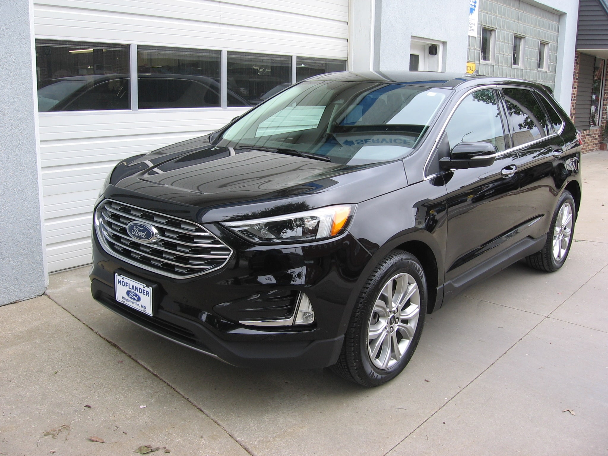 2024 Ford Edge Titanium's photo