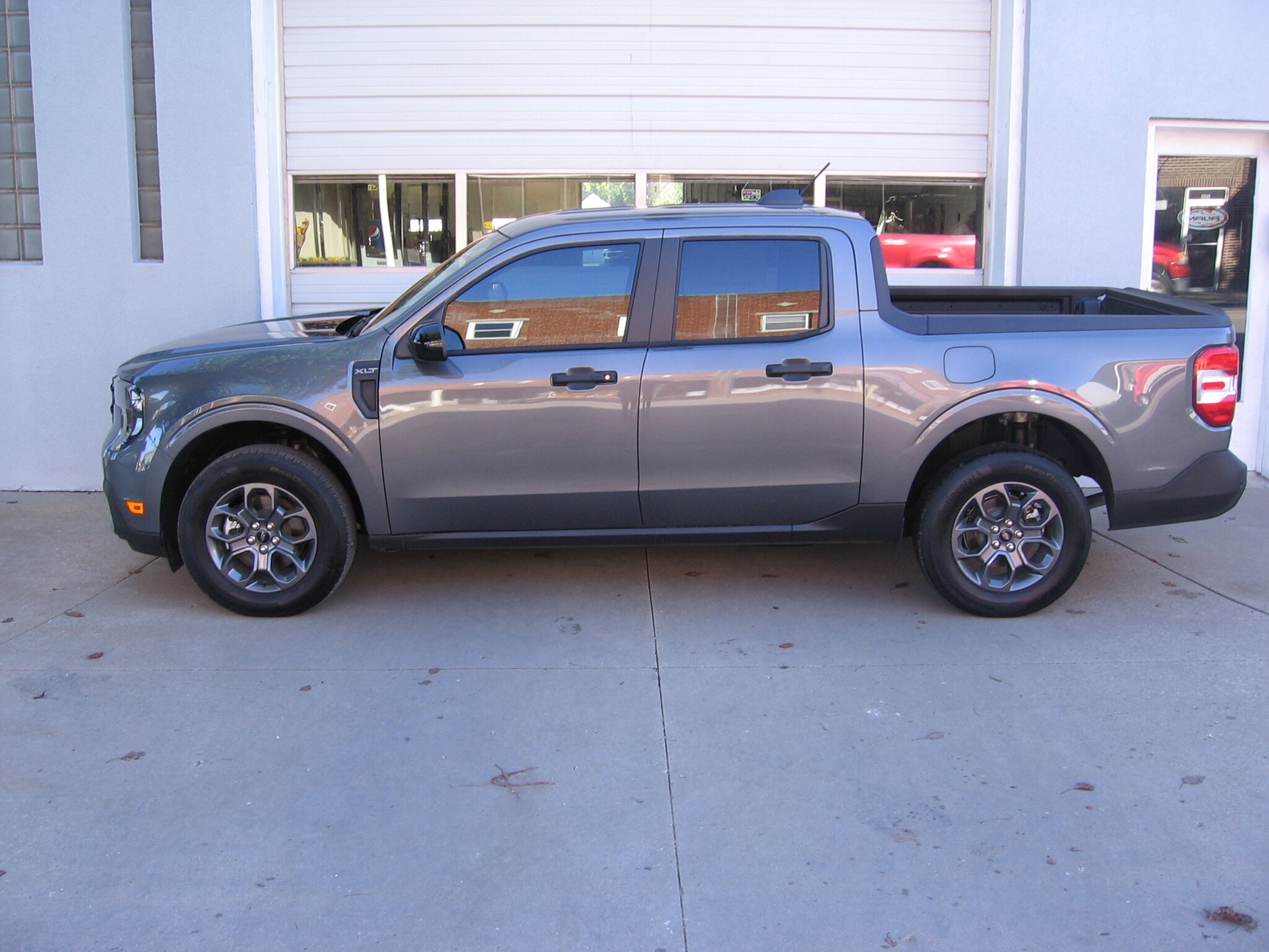 2025 Ford Maverick XLT photo 3