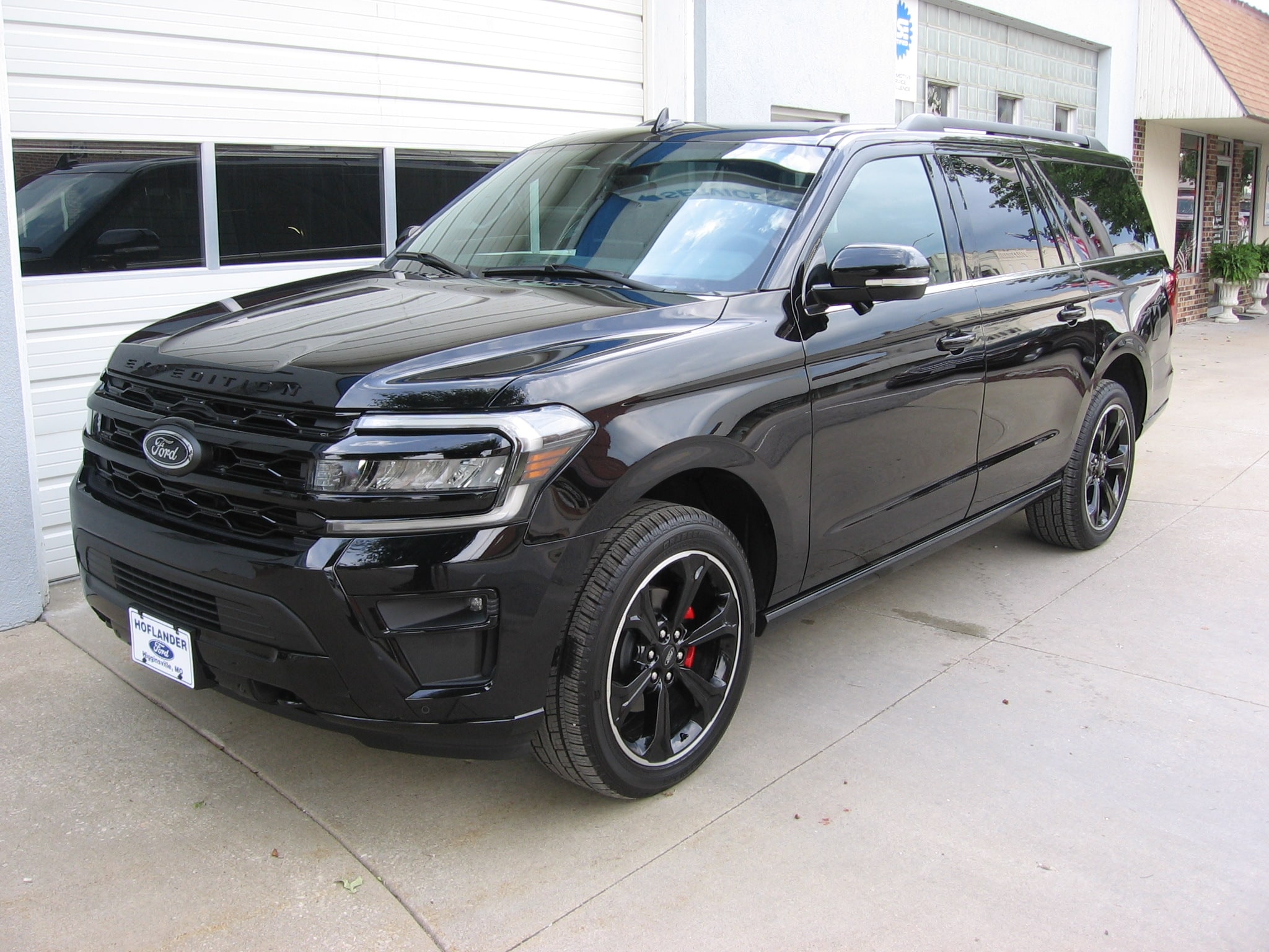 2022 Ford Expedition Limited's photo