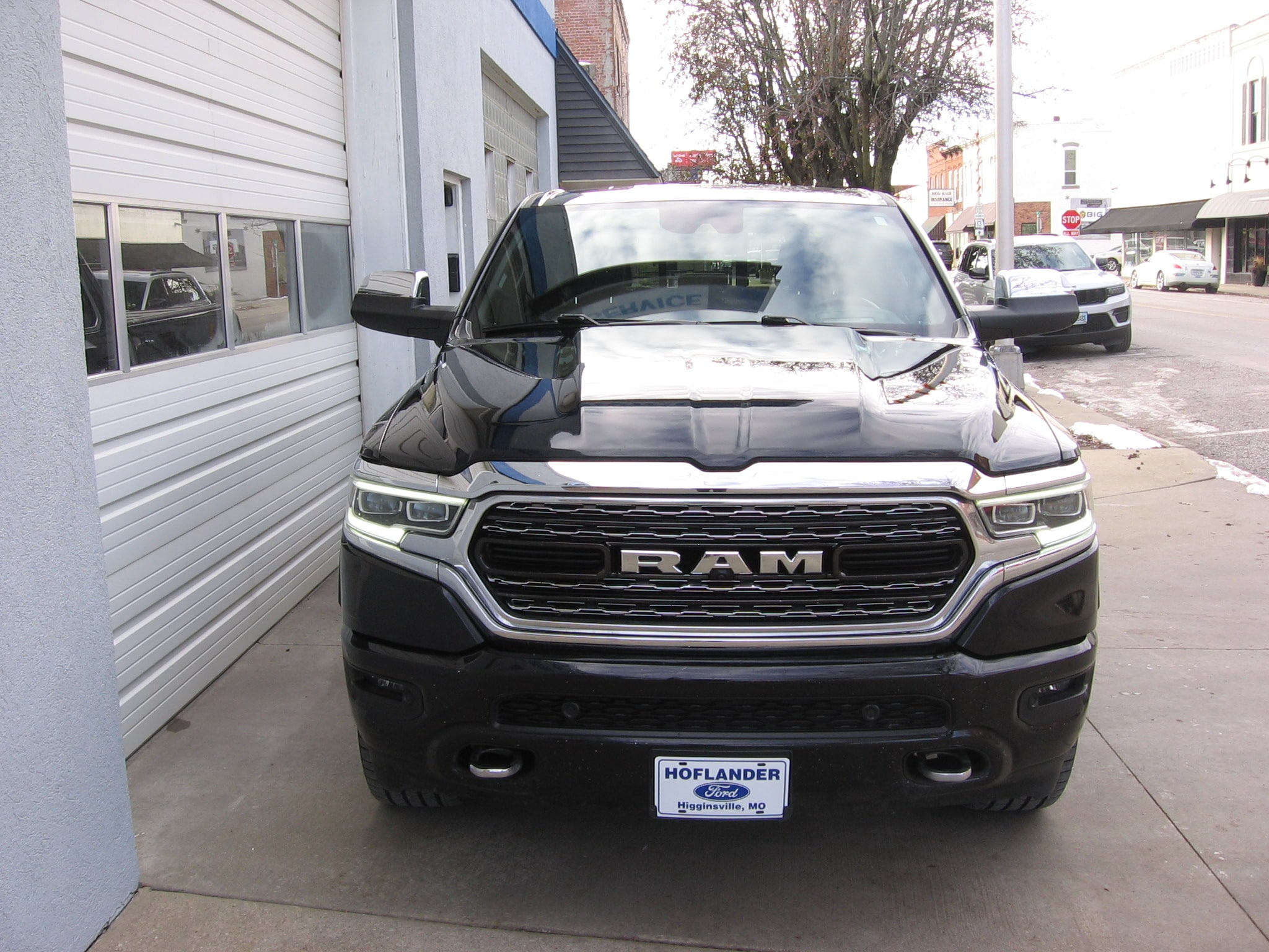 Used 2023 RAM Ram 1500 Pickup Limited with VIN 1C6SRFHT6PN630903 for sale in Kansas City