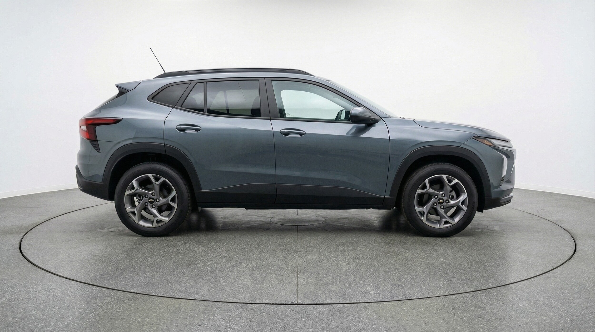 Thumbnail: 2025 Chevrolet Trax - 8