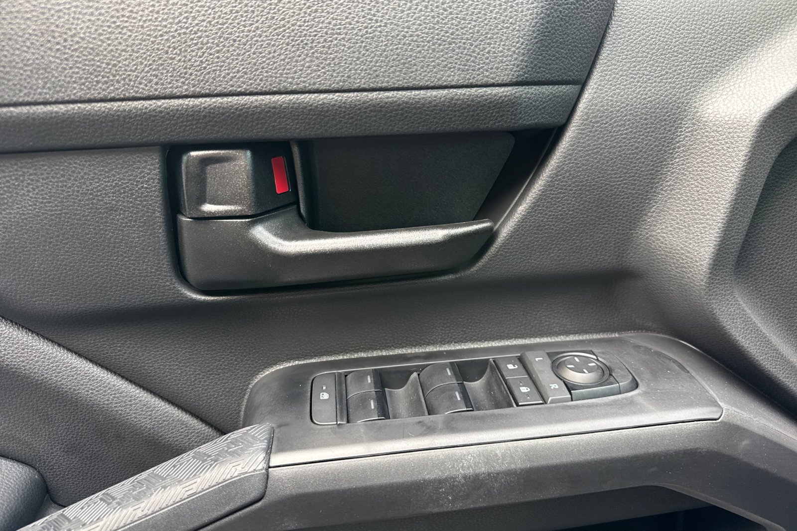 2026 Toyota Tacoma SR5 - Photo 11