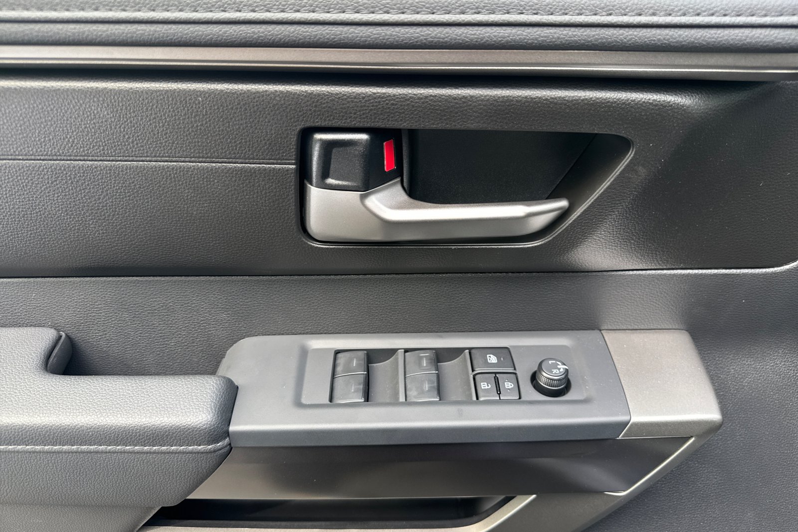 2026 Toyota Tundra SR5 - Photo 10