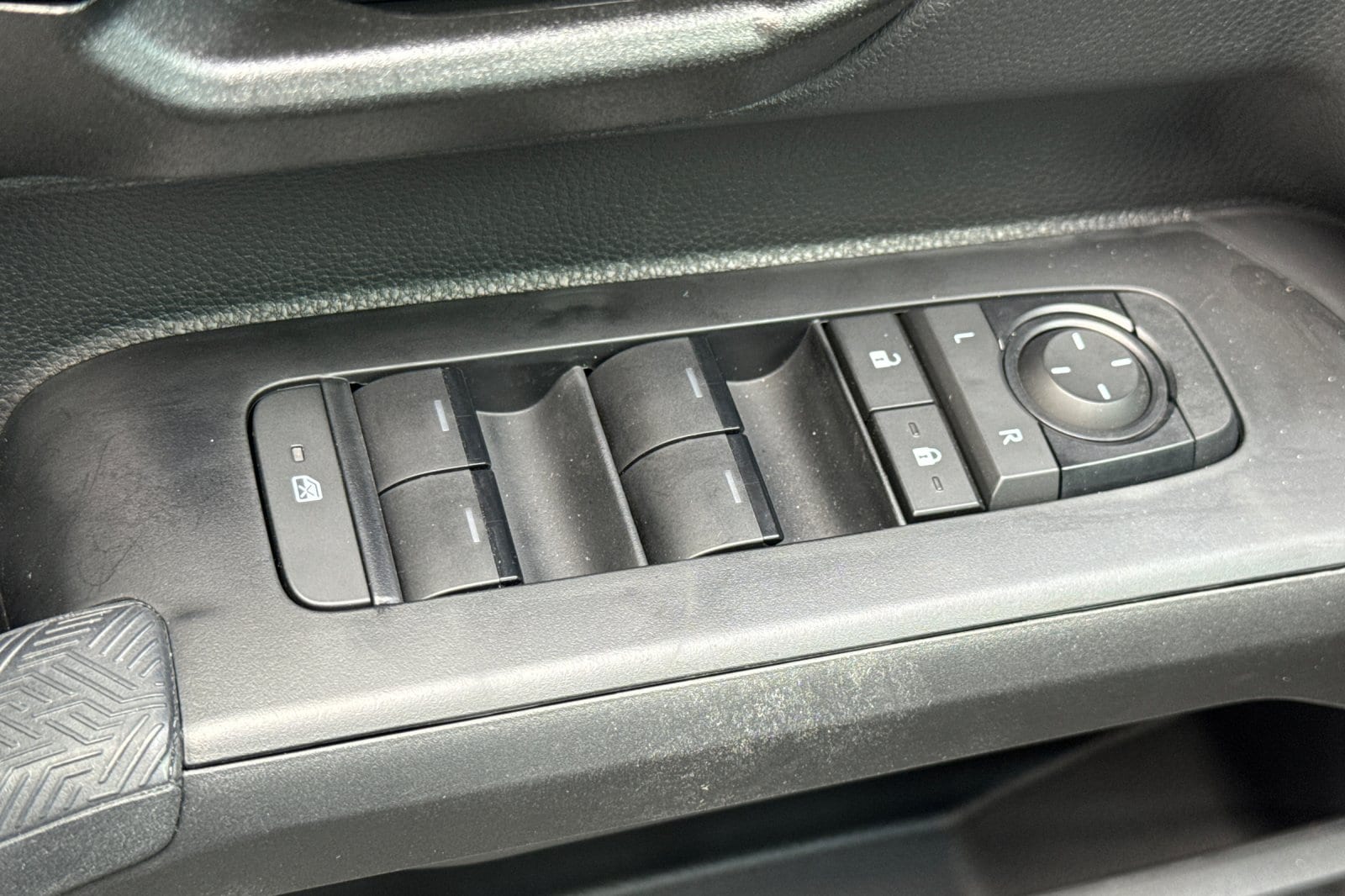 2026 Toyota Tacoma SR5 - Photo 12