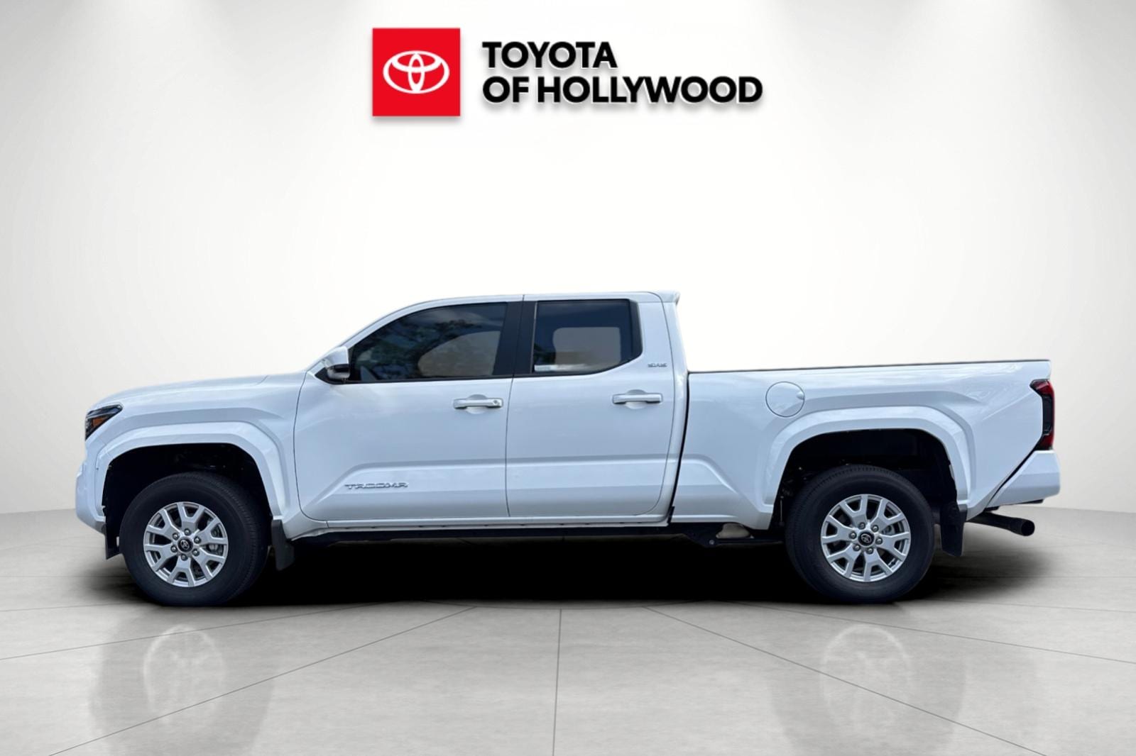 2026 Toyota Tacoma SR5 - Photo 9