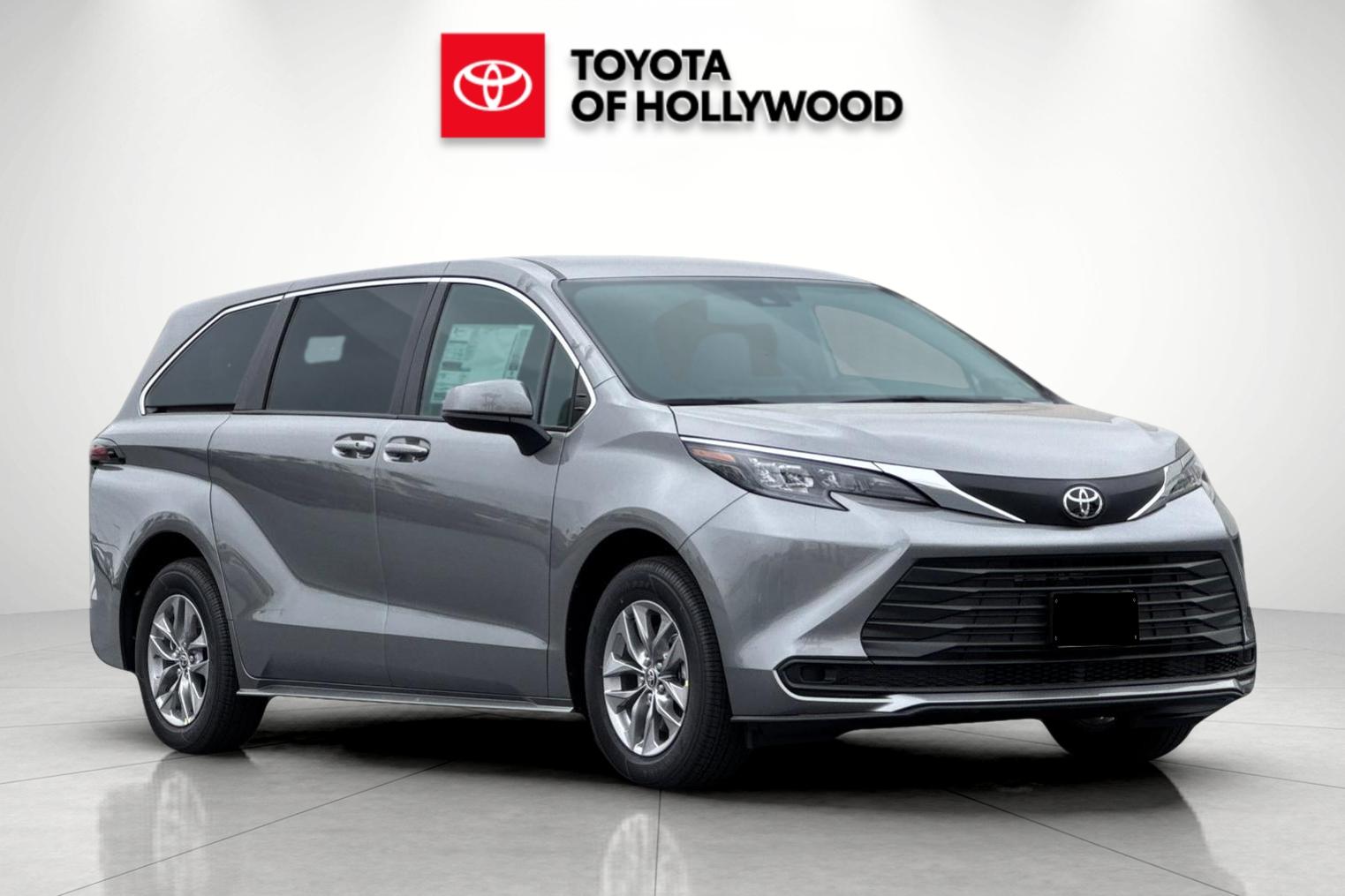 2026 Toyota Sienna LE 8 PASSENGER