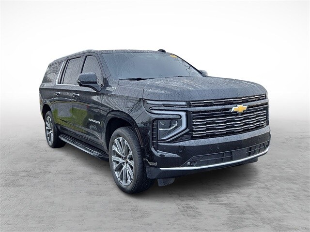 2025 Chevrolet Suburban High Country photo 3