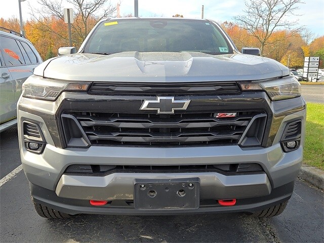 2024 Chevrolet Colorado Z71 photo 2