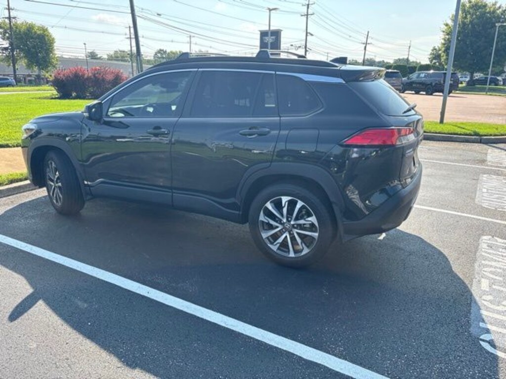 Used 2025 Toyota Corolla Cross XLE SUV