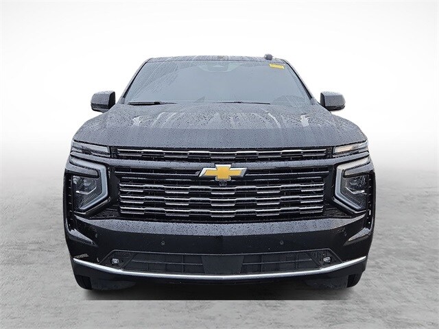 2025 Chevrolet Suburban High Country photo 2