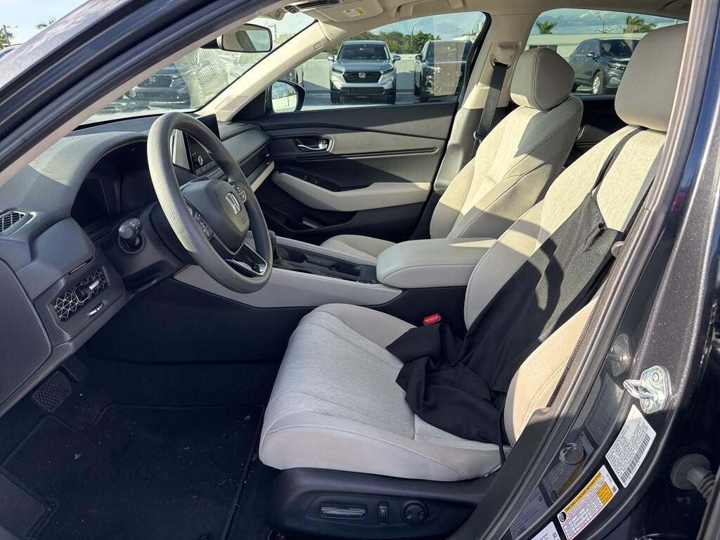 2025 Honda Accord SE photo 3