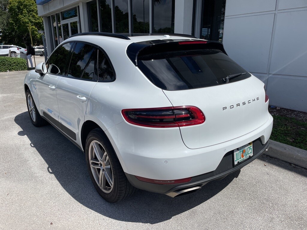2017 Porsche Macan Base photo 4