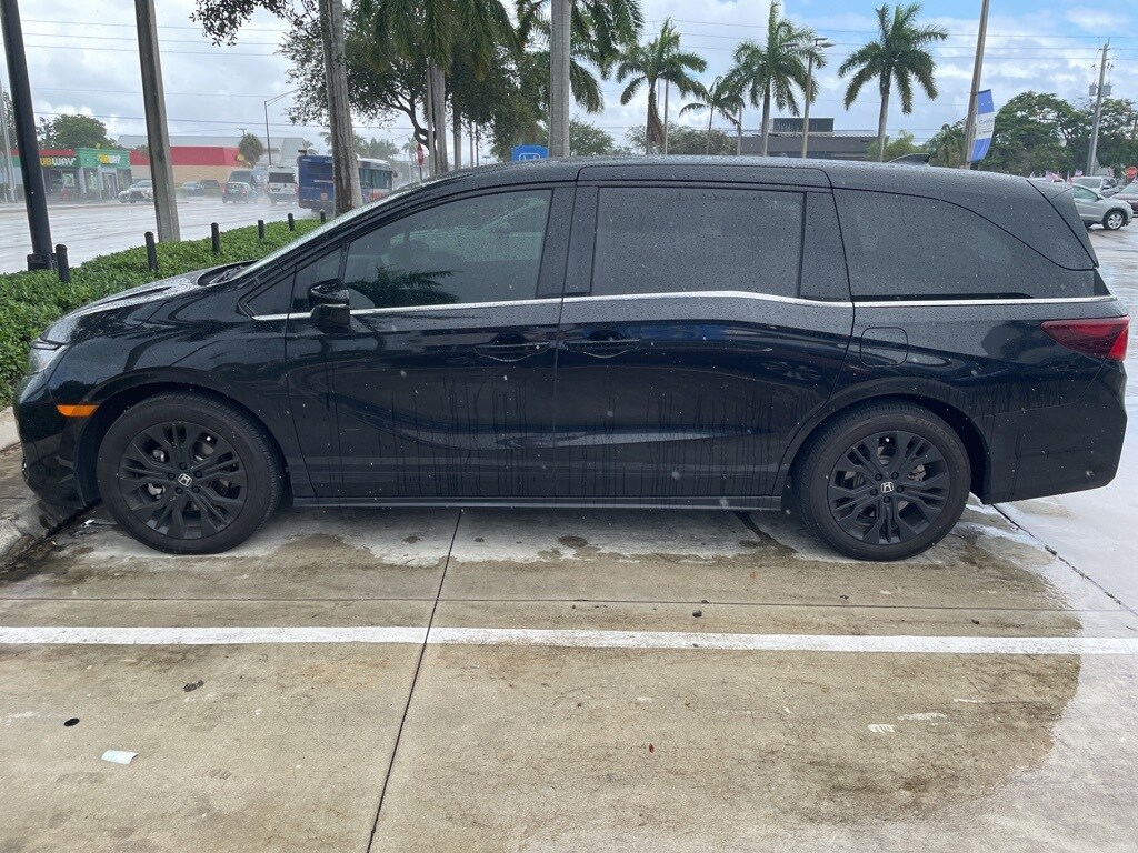2025 Honda Odyssey photo 2