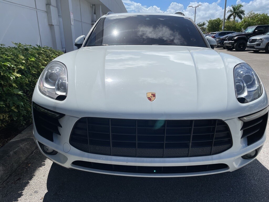 2017 Porsche Macan Base photo 2