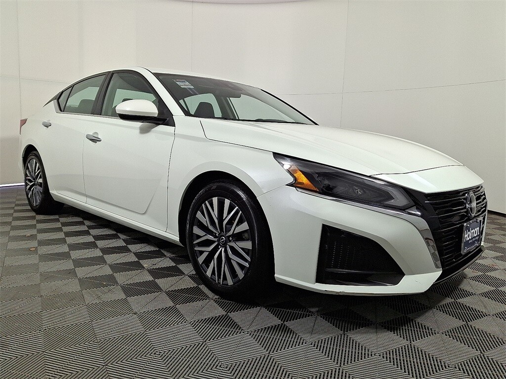 Used 2023 Nissan Altima 2.5 SV Sedan