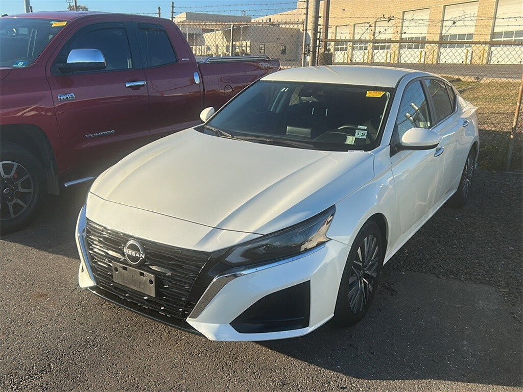 Used 2023 Nissan Altima 2.5 SV Sedan