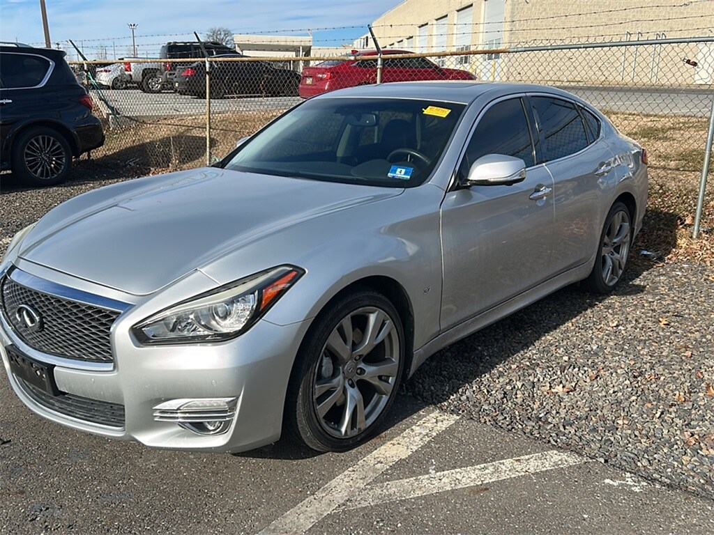 Used 2015 INFINITI Q70 3.7 Sedan