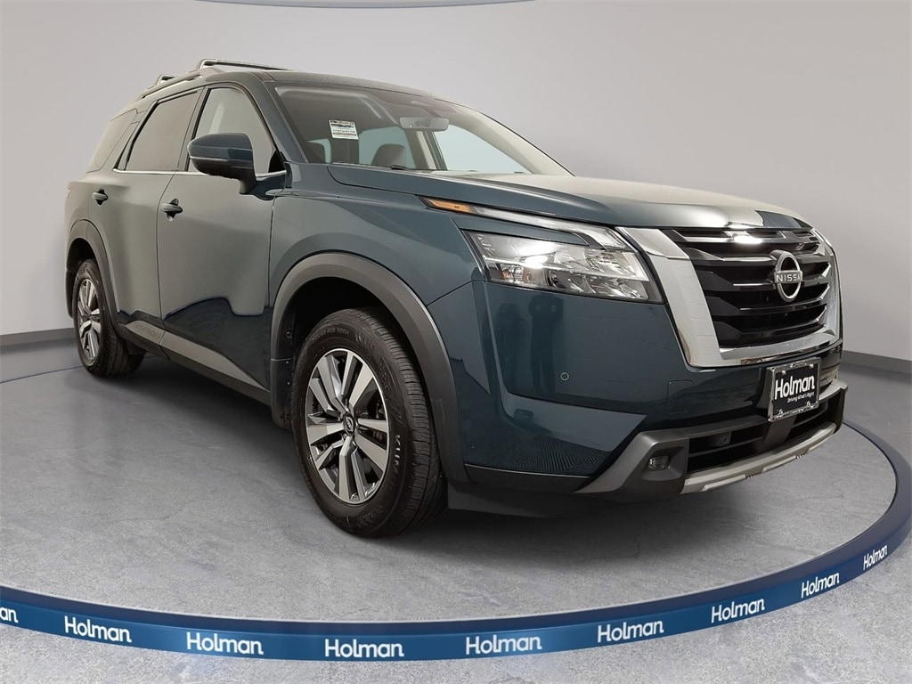 Used 2024 Nissan Pathfinder SL SUV
